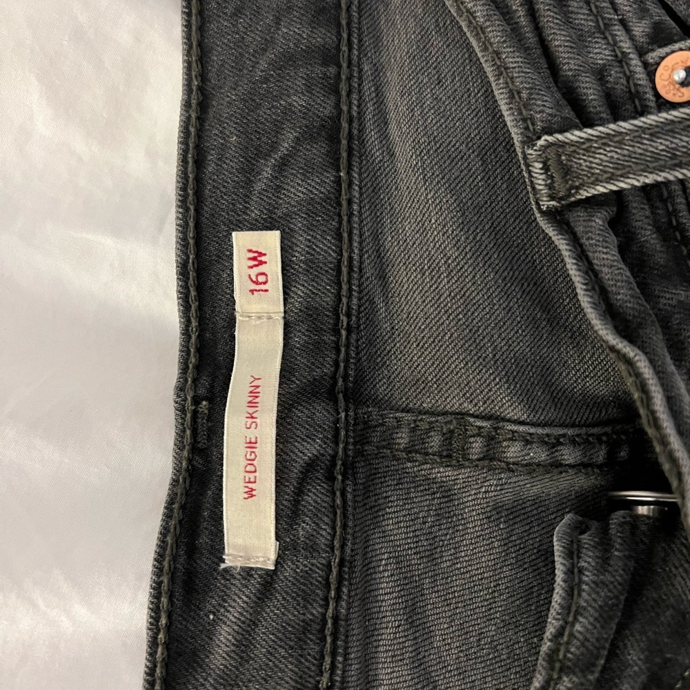 Levi’s Wedgie Skinny